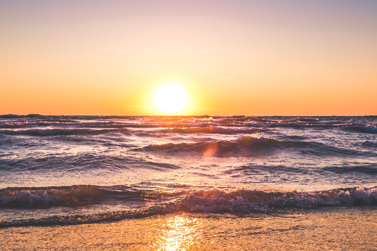 Sunset — coucher de soleil sur les vagues